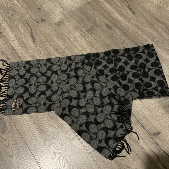Coach scarf - Picture 1 of 1